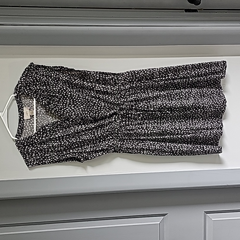 Ladies casual dress,  Loft, sz LP, Black/ white